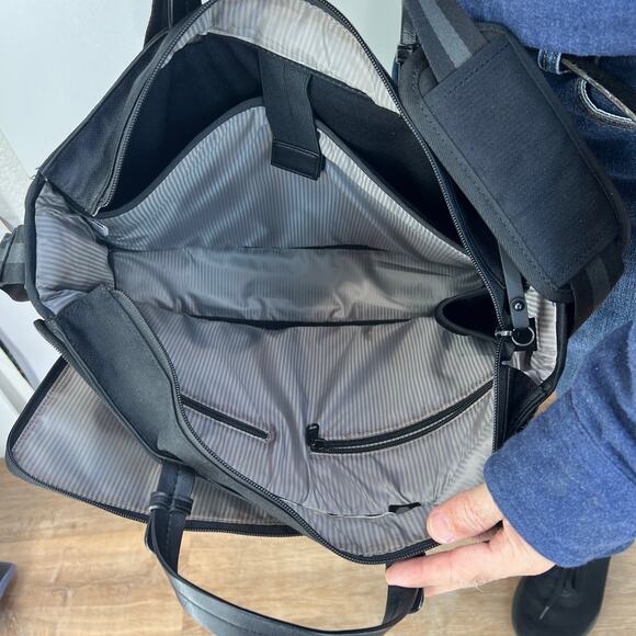 Sherpani Laptop Travel Crossbody Bag Unisex Black Lightweight - Picture 6 of 13